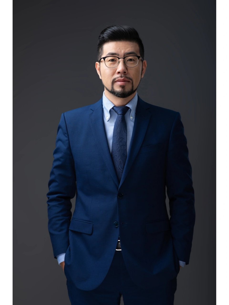 客片分享|形象打造 律师形象|职业名片 / 由于律师的职业属性,需要