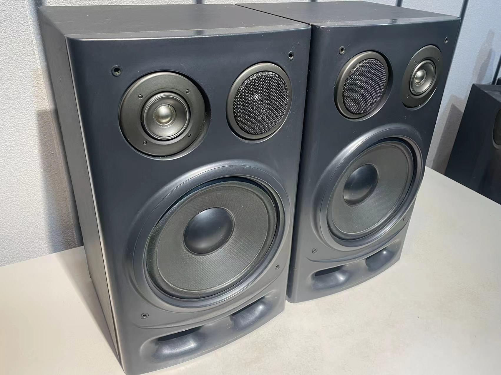 日本爱华aiwa书架音箱,三分频设计,低音8寸低油布边喇叭不烂边,中音4