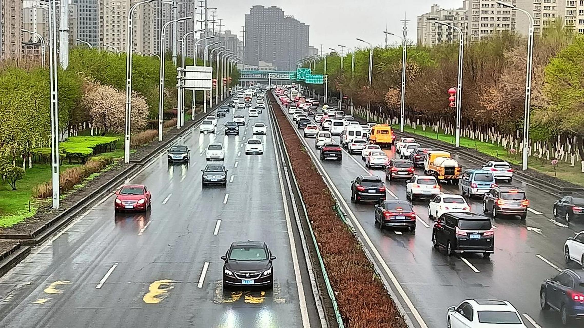 乌鲁木齐河滩路图片