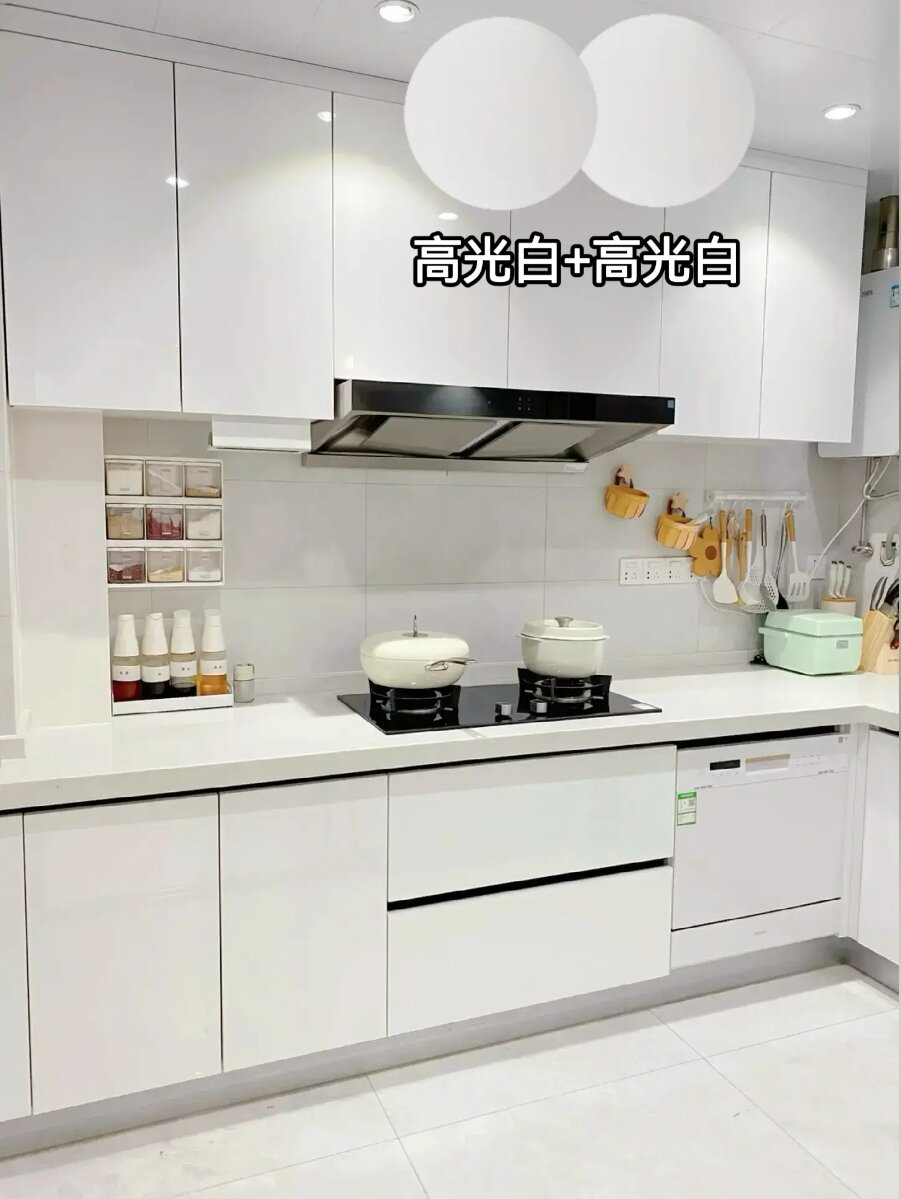 大家统计了8款最受客户欢迎的不锈钢橱柜配色 遵循上浅下深的设计搭配