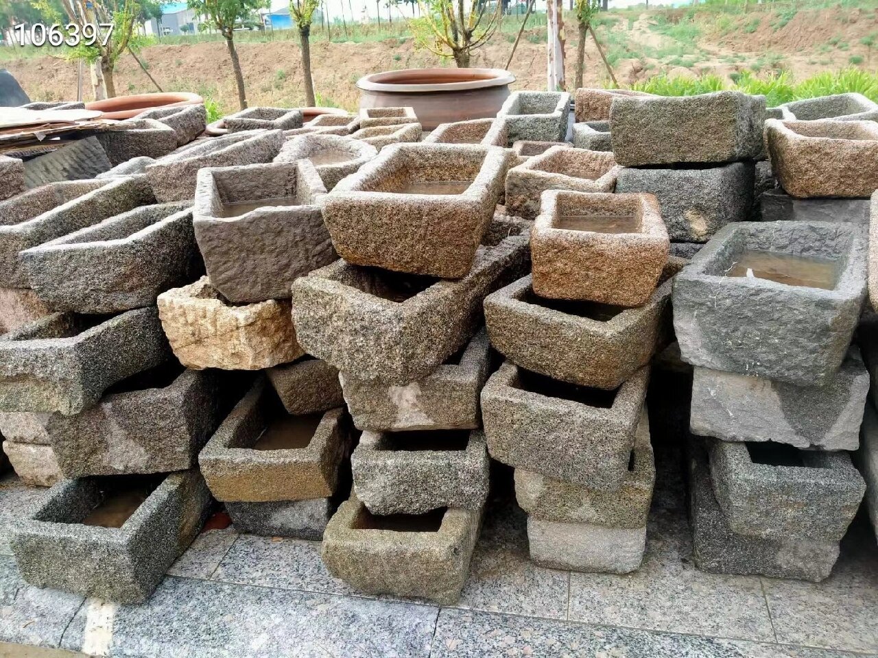 多种材质的小石槽,可用来养鱼,种花草