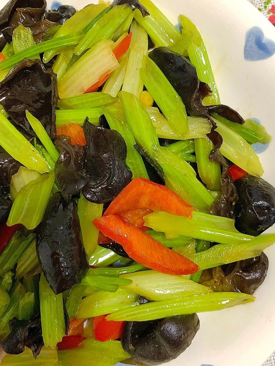 芹菜炒木耳 芹菜90 1.8 木耳90 1.