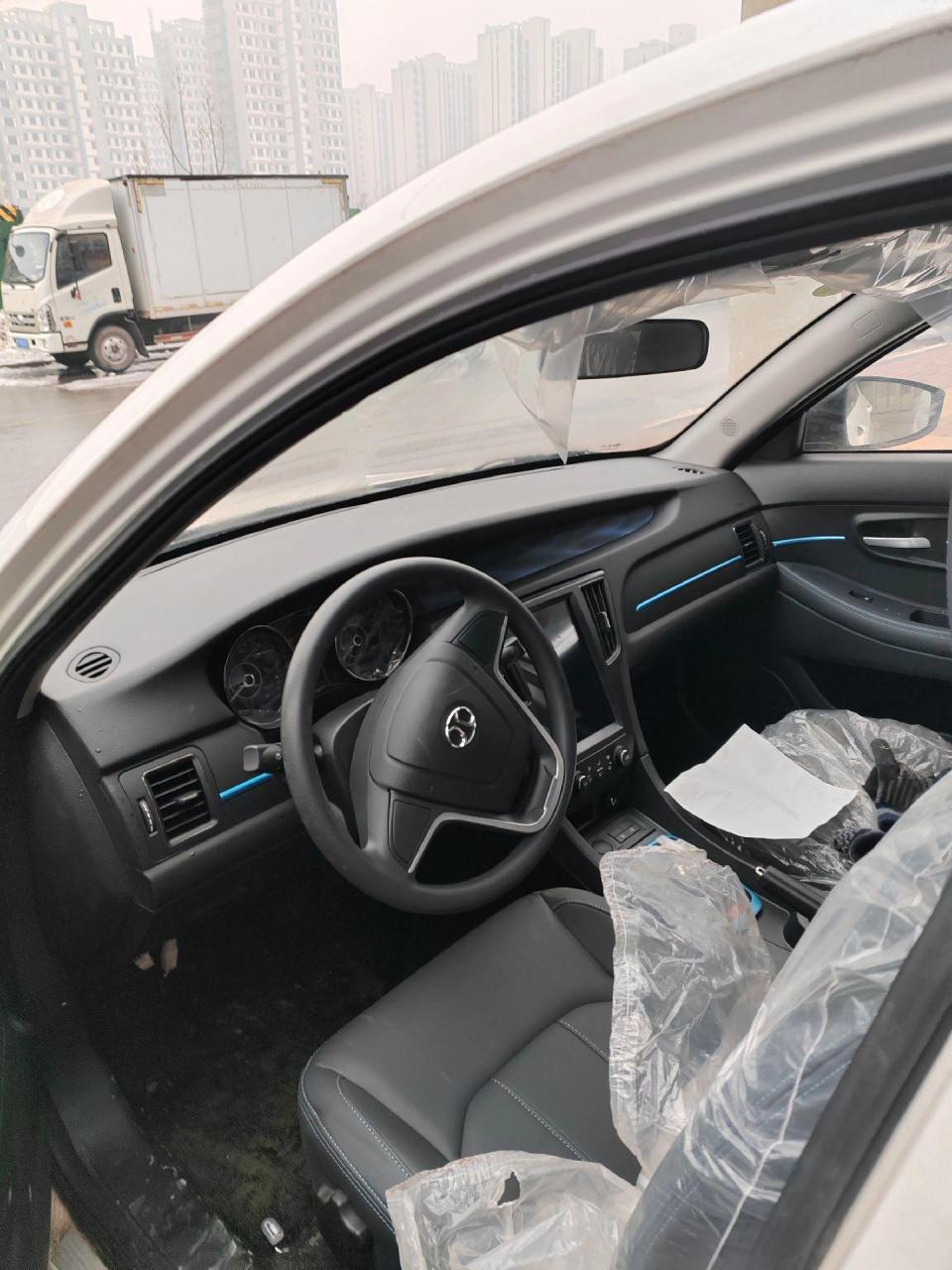 北汽eu300  全新裸车,直落一手户,可增可普,开票,指导价12.