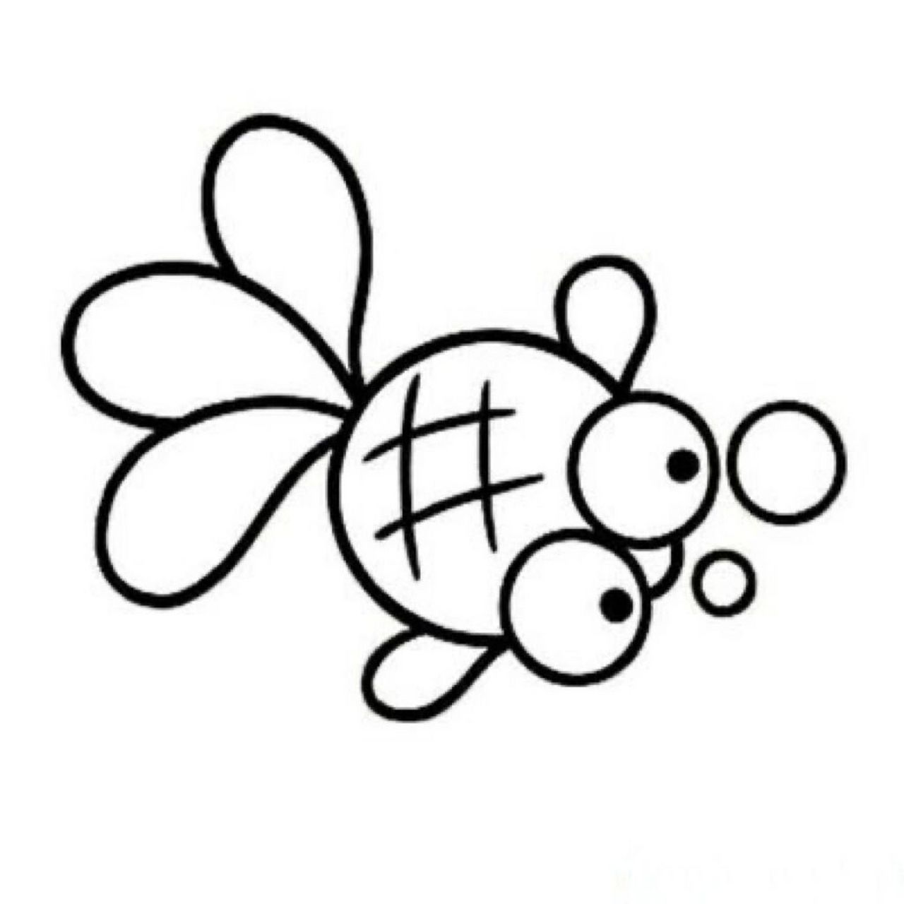 粘贴画《小金鱼》 难度:82158215 材料:塑封纸过膜 水彩笔