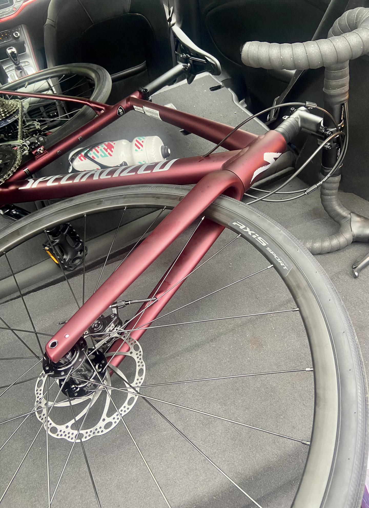 specialized闪电公路车allez仍然是经济实惠受欢迎的款型配备了