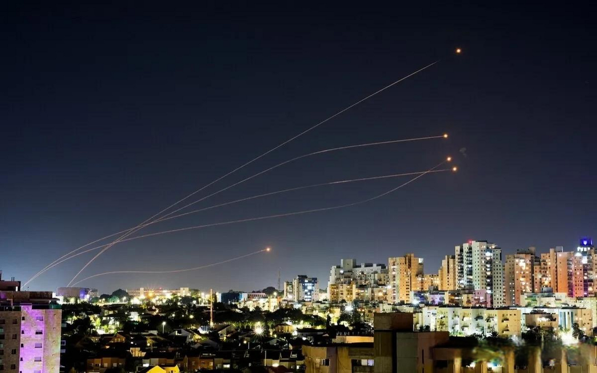 以色列"铁穹"反导弹系统拦截多枚火箭弹 2023年12月1日,巴勒斯坦