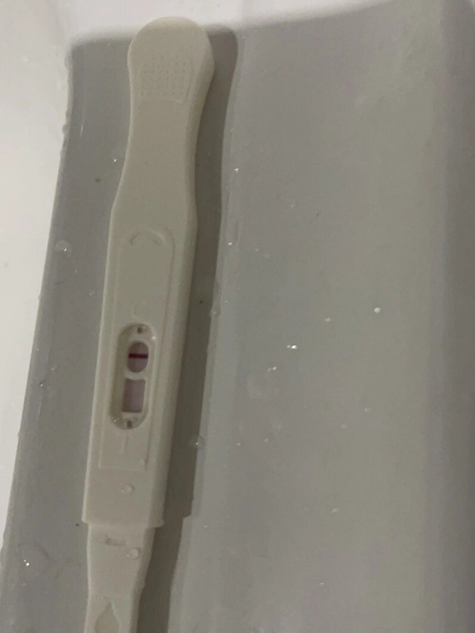 验孕棒 图一大卫 图二三药店买的啥牌子也没留心看 图一测出来两条很