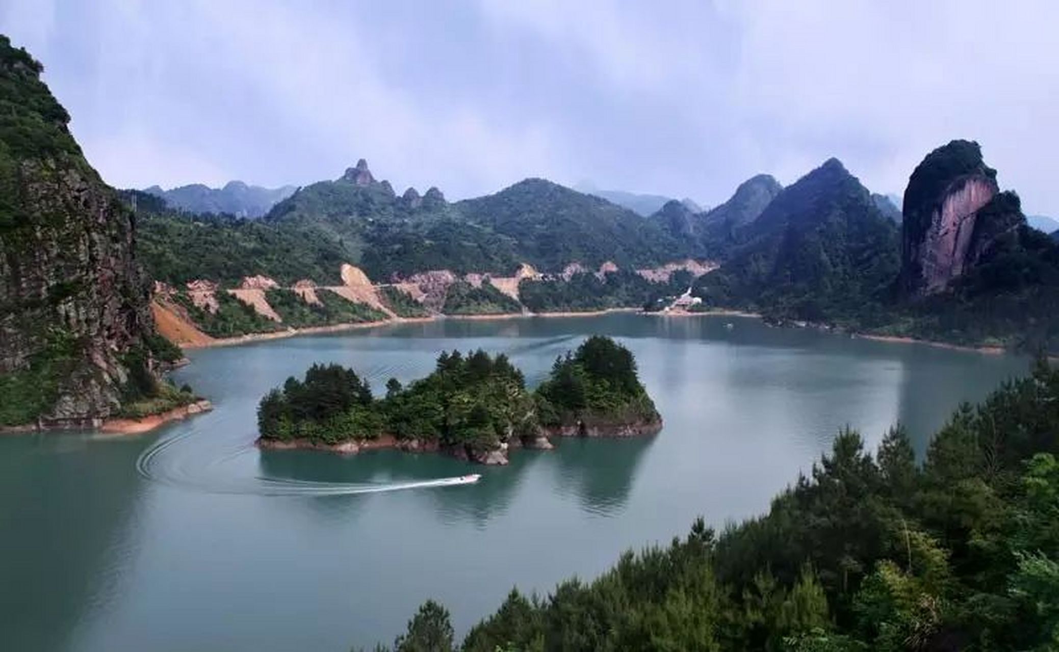 北方小桂林——九女仙湖 九女仙湖,位于山西省晋城市 阳城与李寨境内