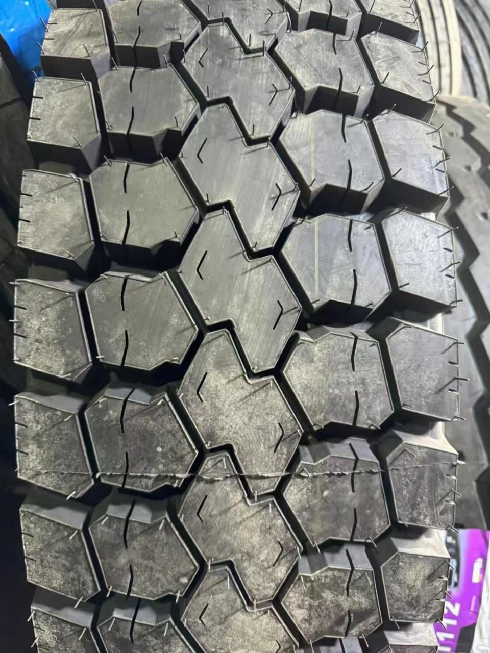 万世达1200r20百吨王轮胎,特价处理50条!