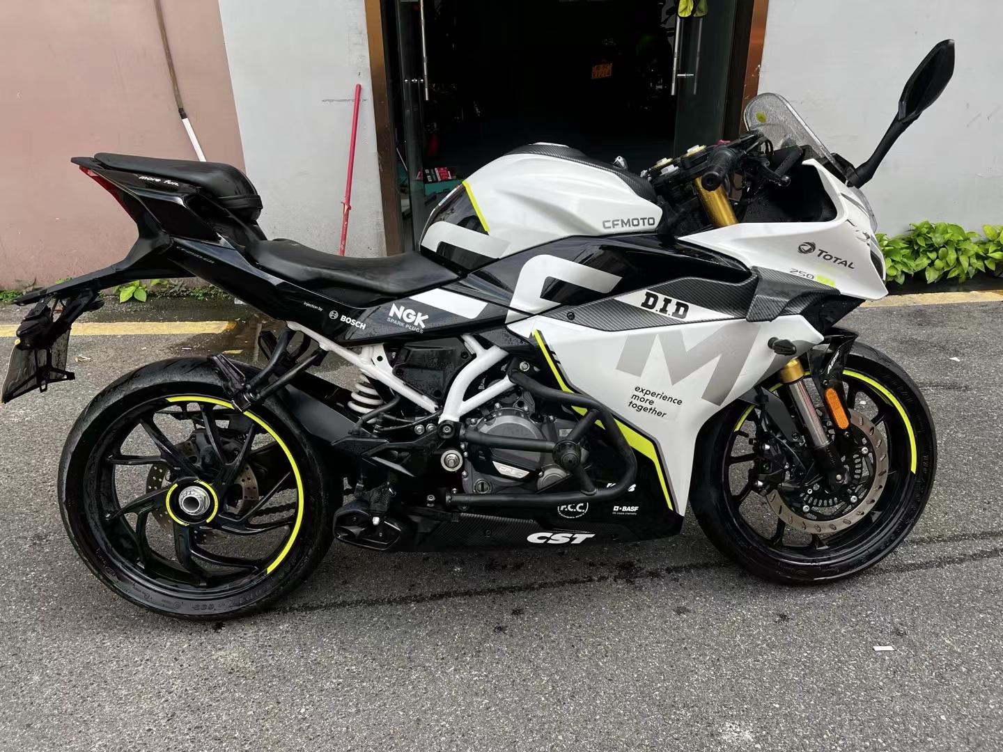 春风 250sr my22 赛道版单摇臂 生产日期:22.7 上牌日期:22.