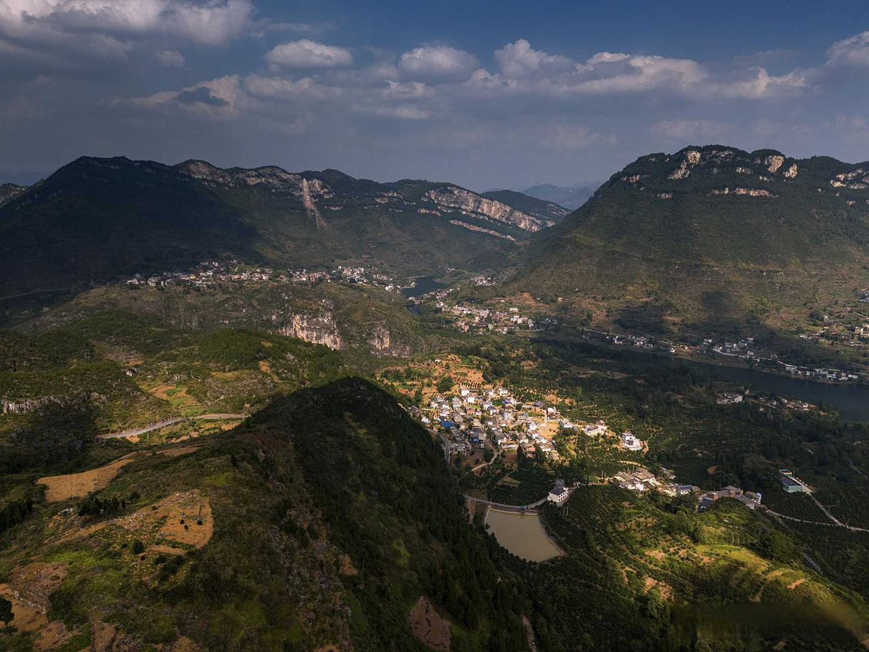 妙笔生花创作挑战黔北风光,桐梓河峡谷——桐梓河是赤水河最大的一级