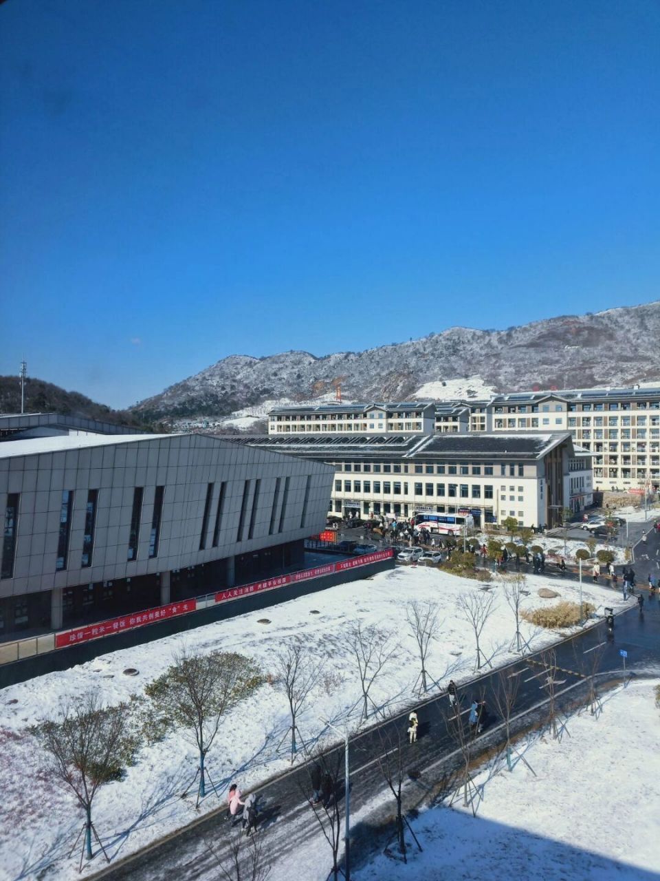 欢迎学弟学妹来到镇江高等专科学校 欢迎学弟学妹们来到镇江高专 我是