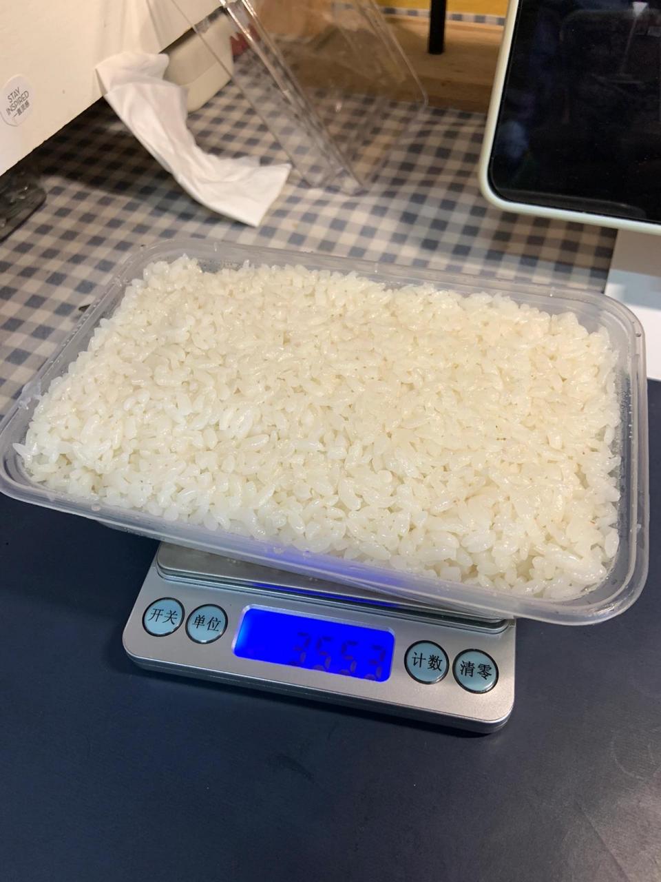 原来100g米饭就这么点.