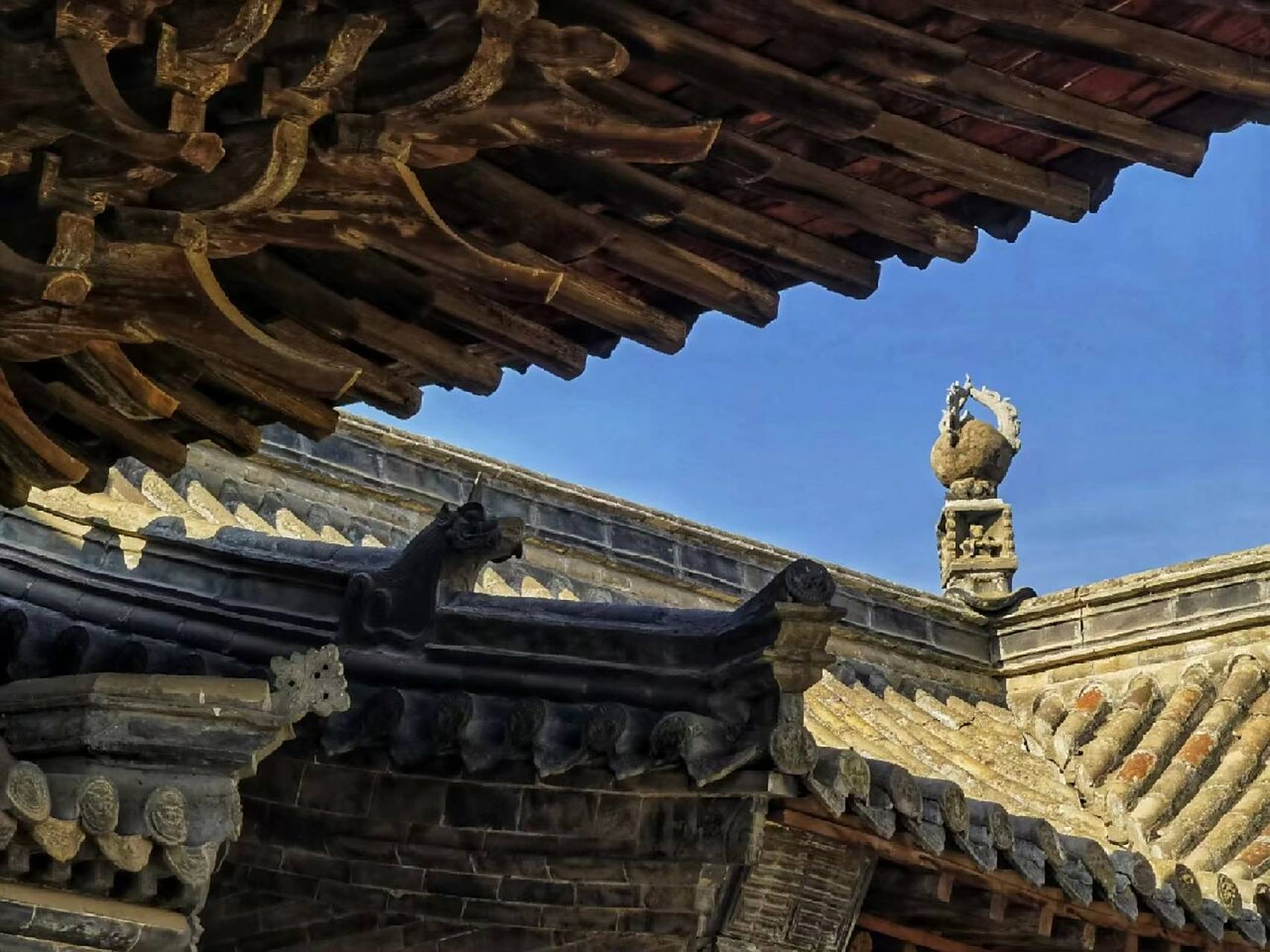 1900年八国联军入侵,慈禧皇太后逃离北京去西安,路经此地,入住慈云寺.