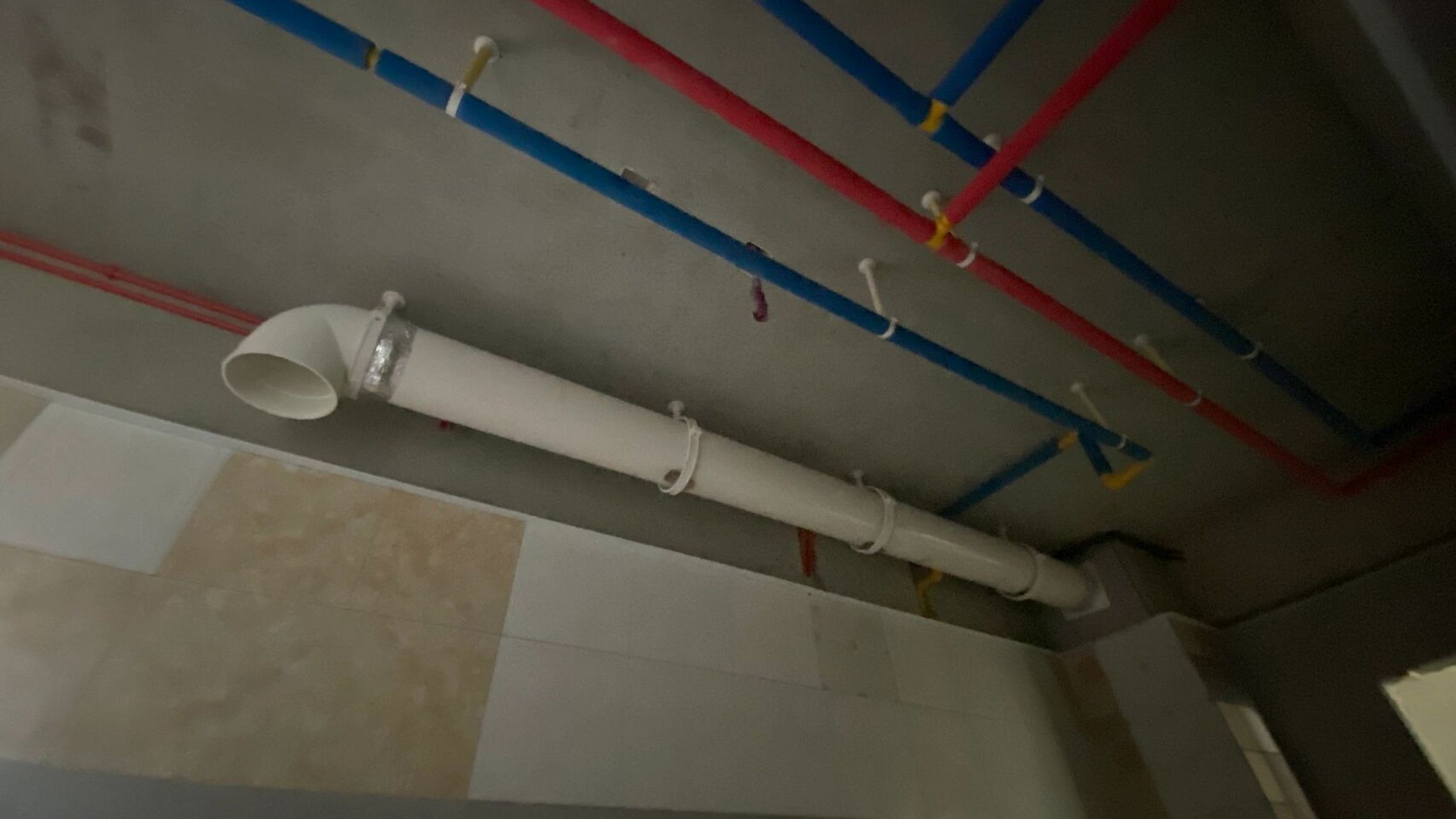 今天装厨卫吊顶的师傅说你这个排烟管绝了,一劳永逸,还给装抽油烟机的