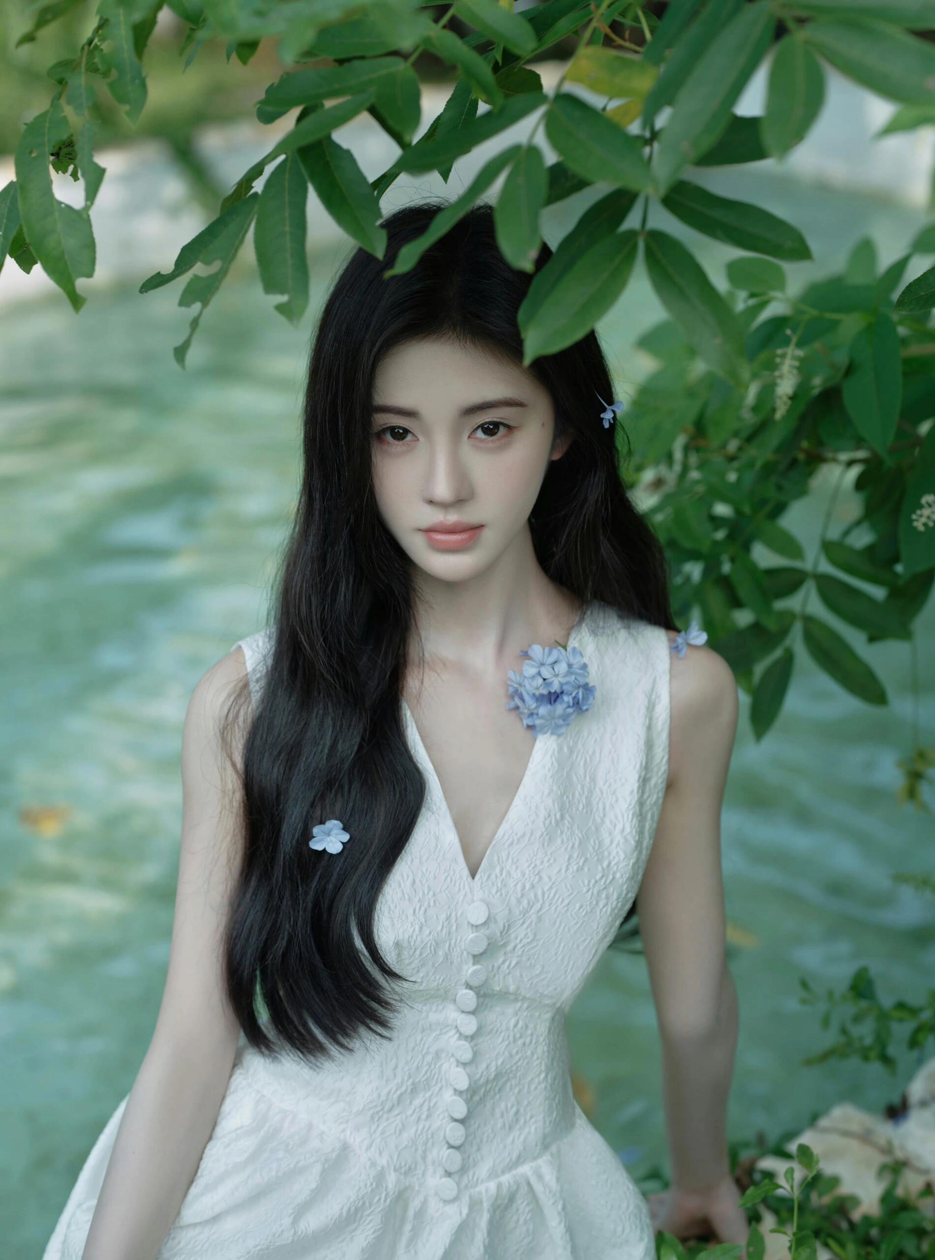 鞠婧祎现在的脸好陌生