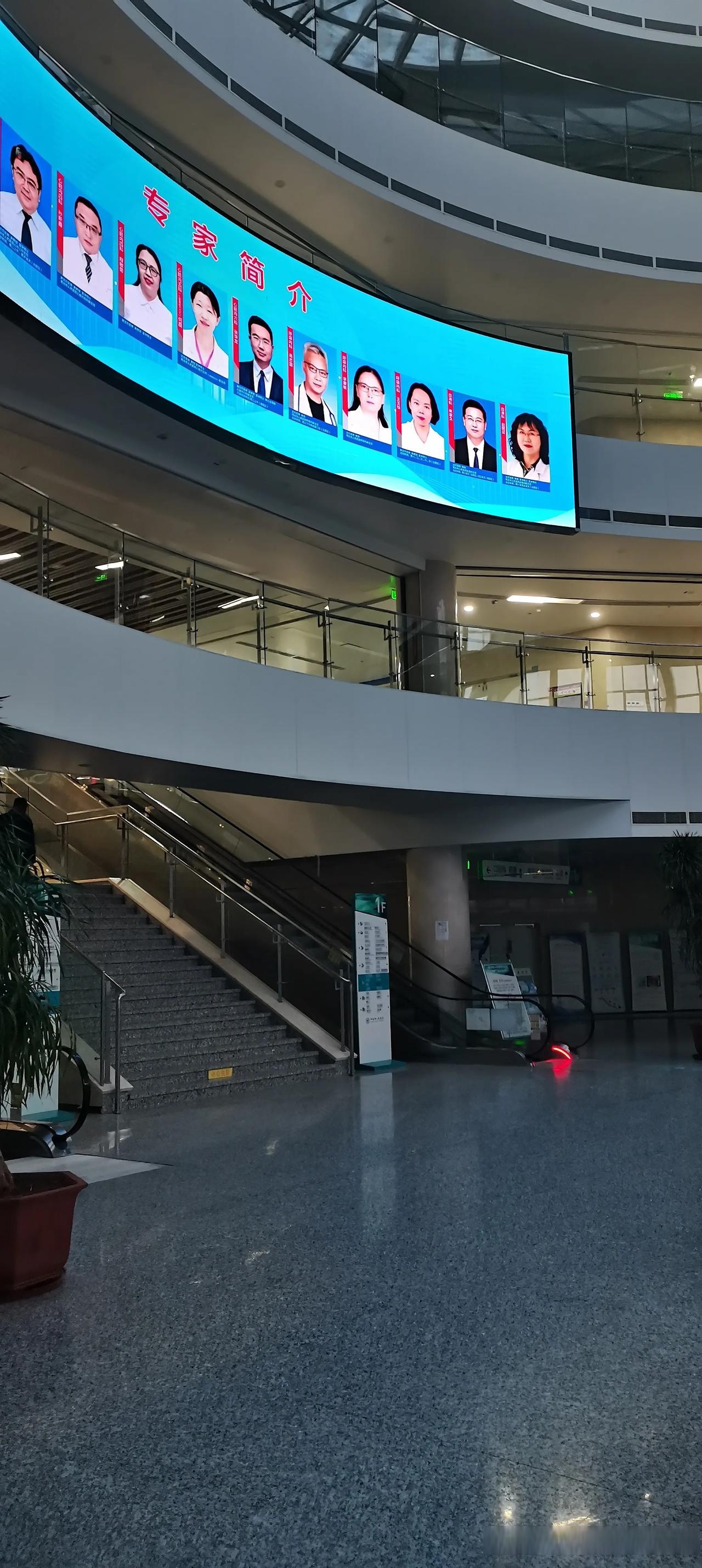 今天一早就去病房找同事们开好了药,想着白天抽时间去门诊药房拿