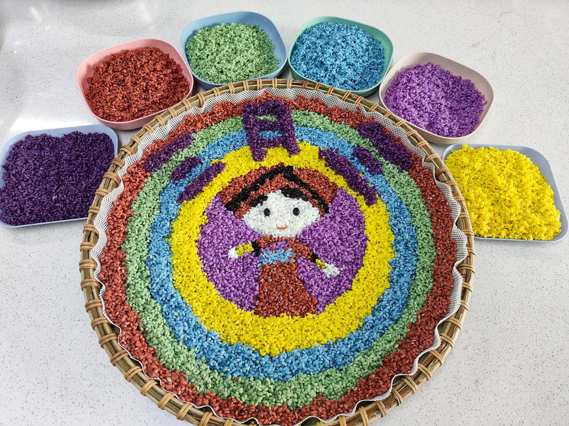 五彩糯米饭摆盘     又是一年三月三,客订早早就来啦