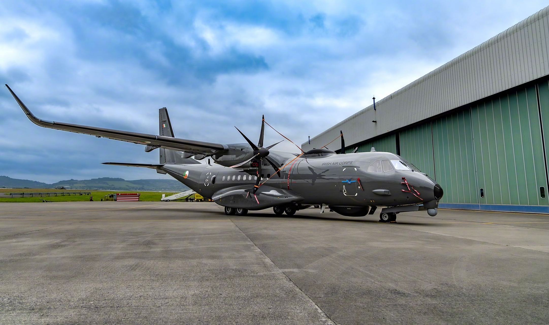 当地时间27日,爱尔兰空军接装第一架空中客车c295w msa巡逻机.