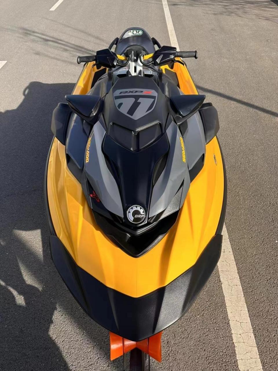 23年庞巴迪rxp300竞技版,彩屏 整艇原版原漆 30小时左右 全国四s联保