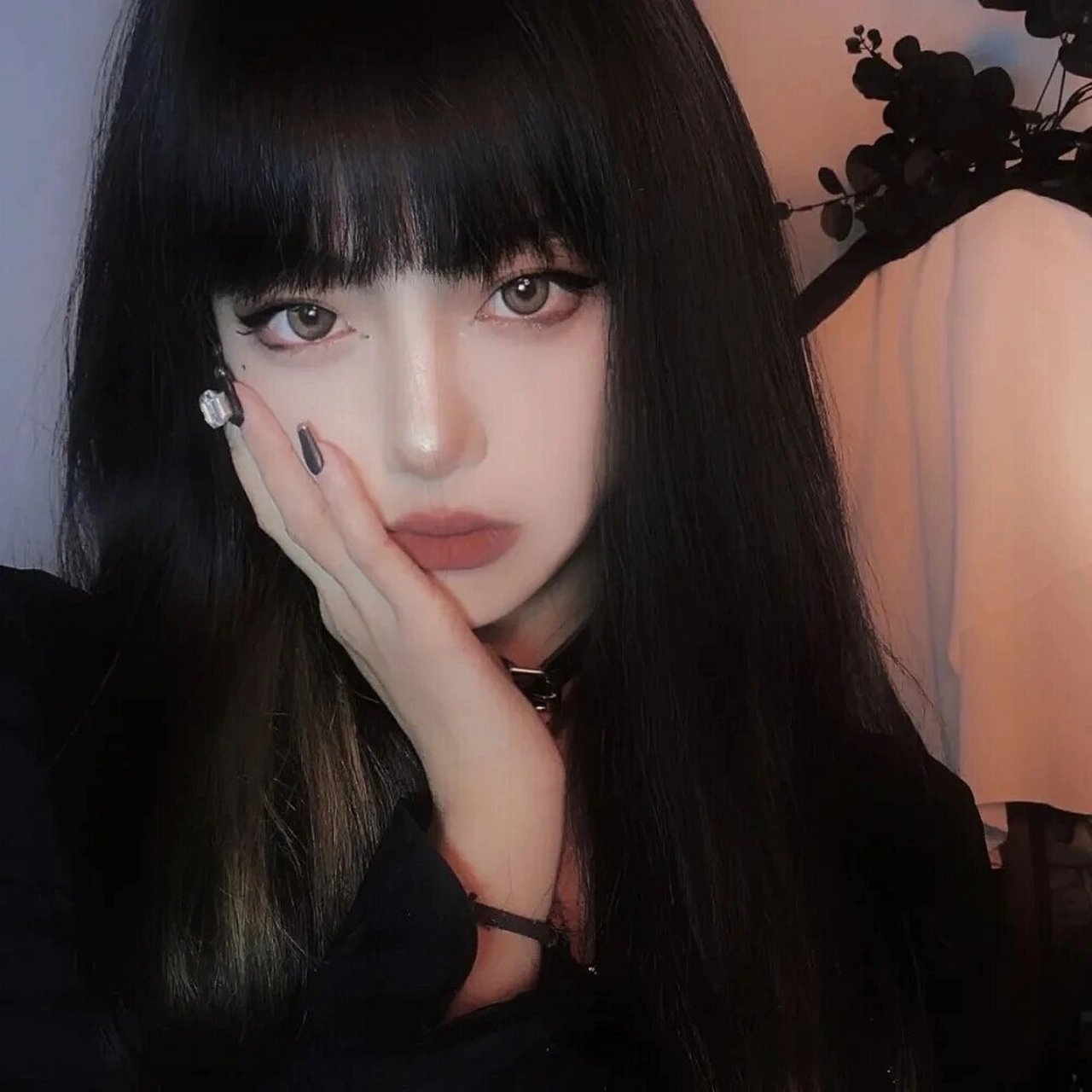 黑色系高冷御姐头像