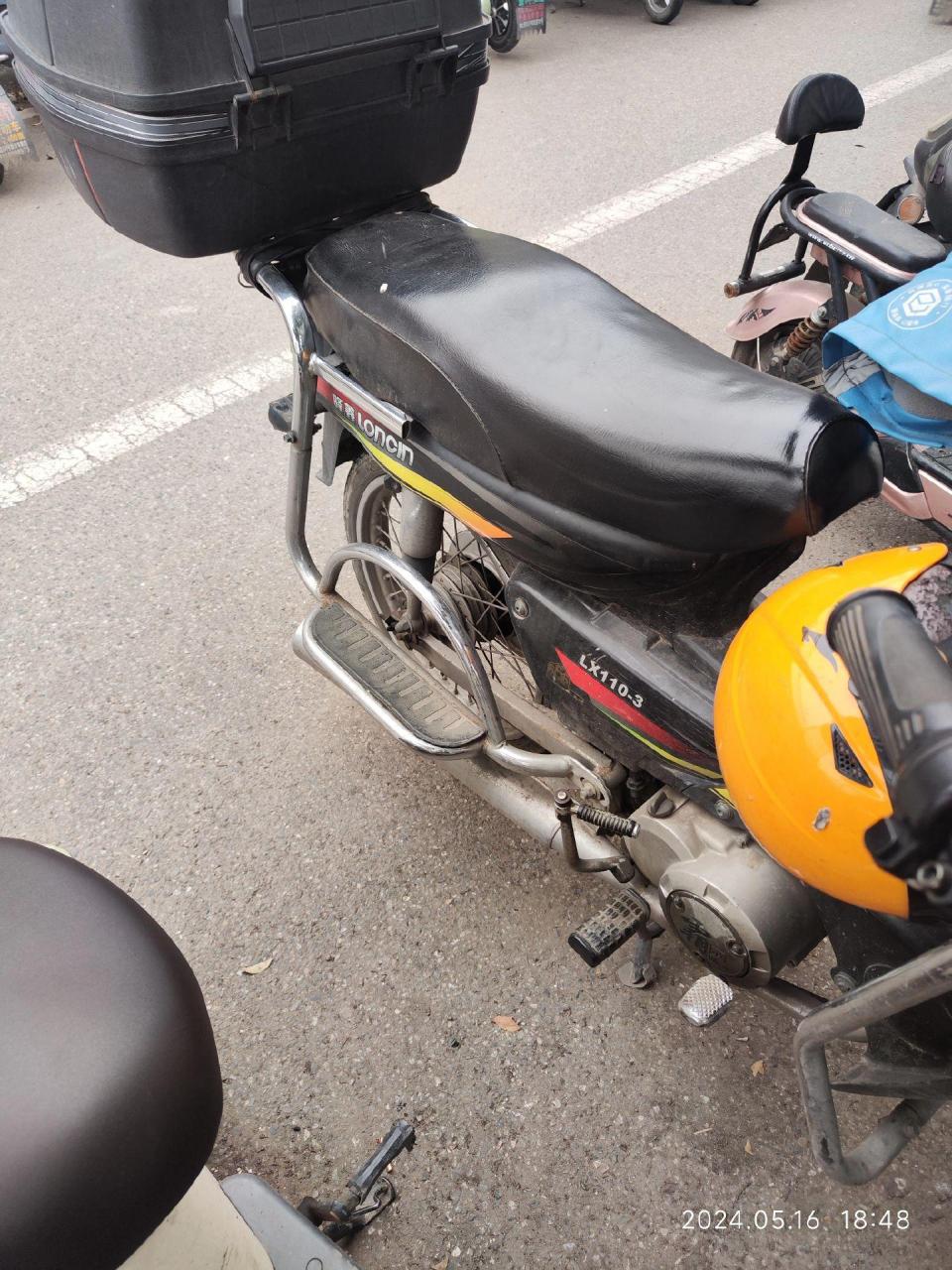 隆鑫110弯梁车,相当的省油,来捷普上班时候因为路远(温江到祟州)买的