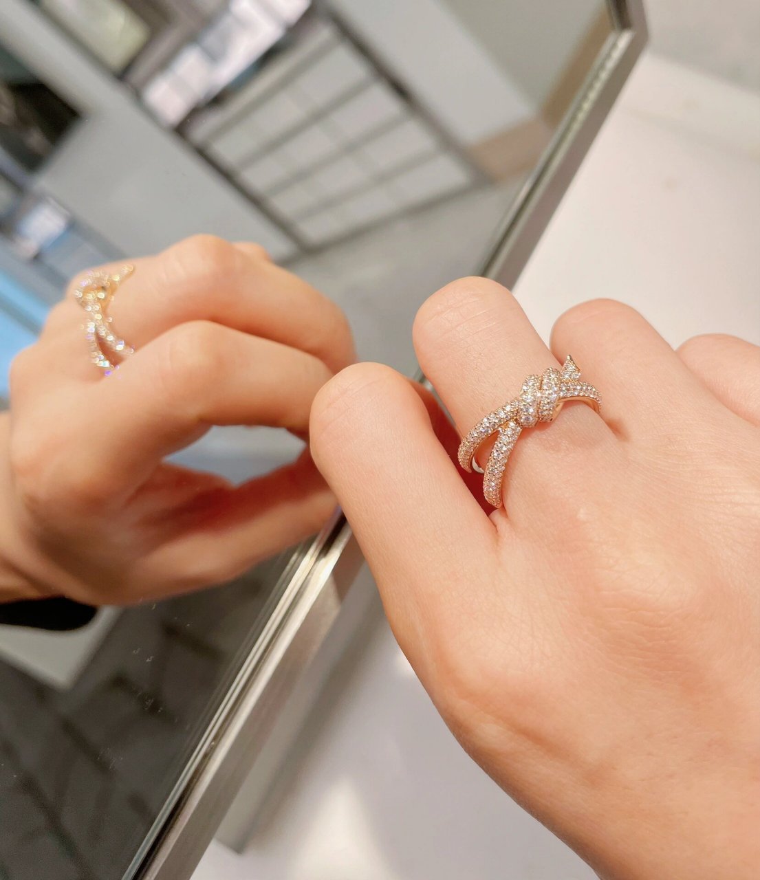 右手中指戴戒指招财是不是真的04 我不管我觉得一定是真的