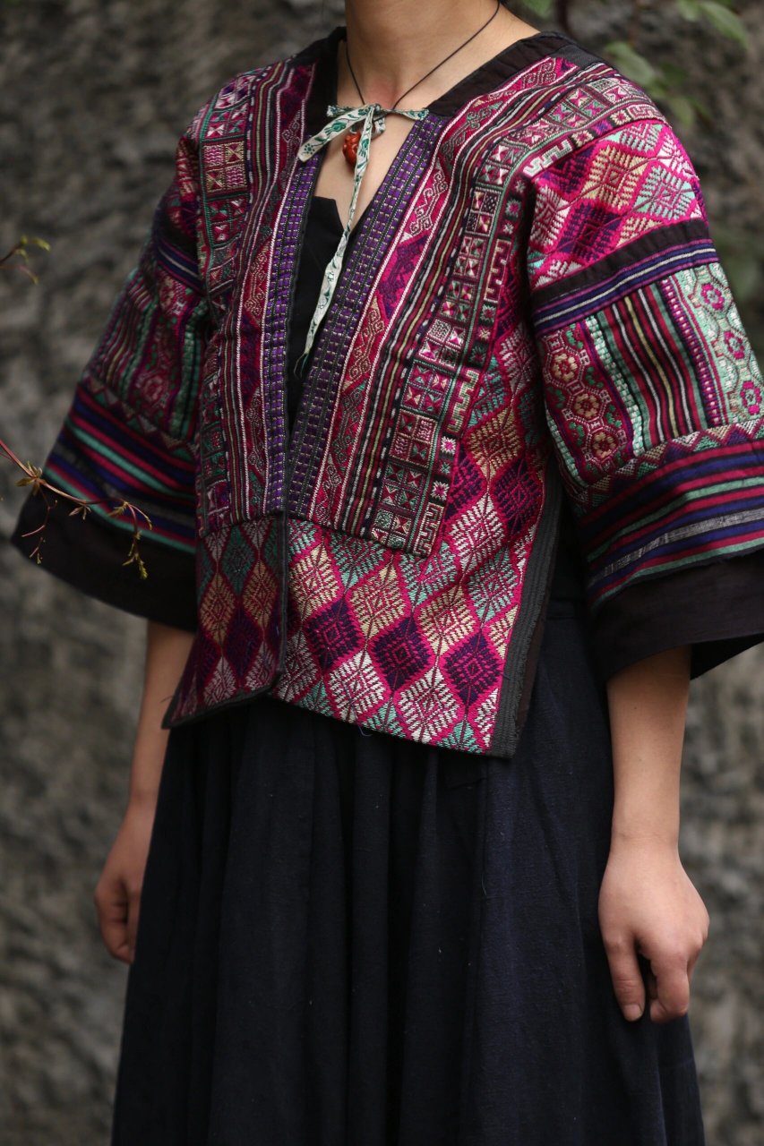 短裙苗|心中的日月 山中落雨  闲来无事 可吟诗作对  煮茶小憩 林间