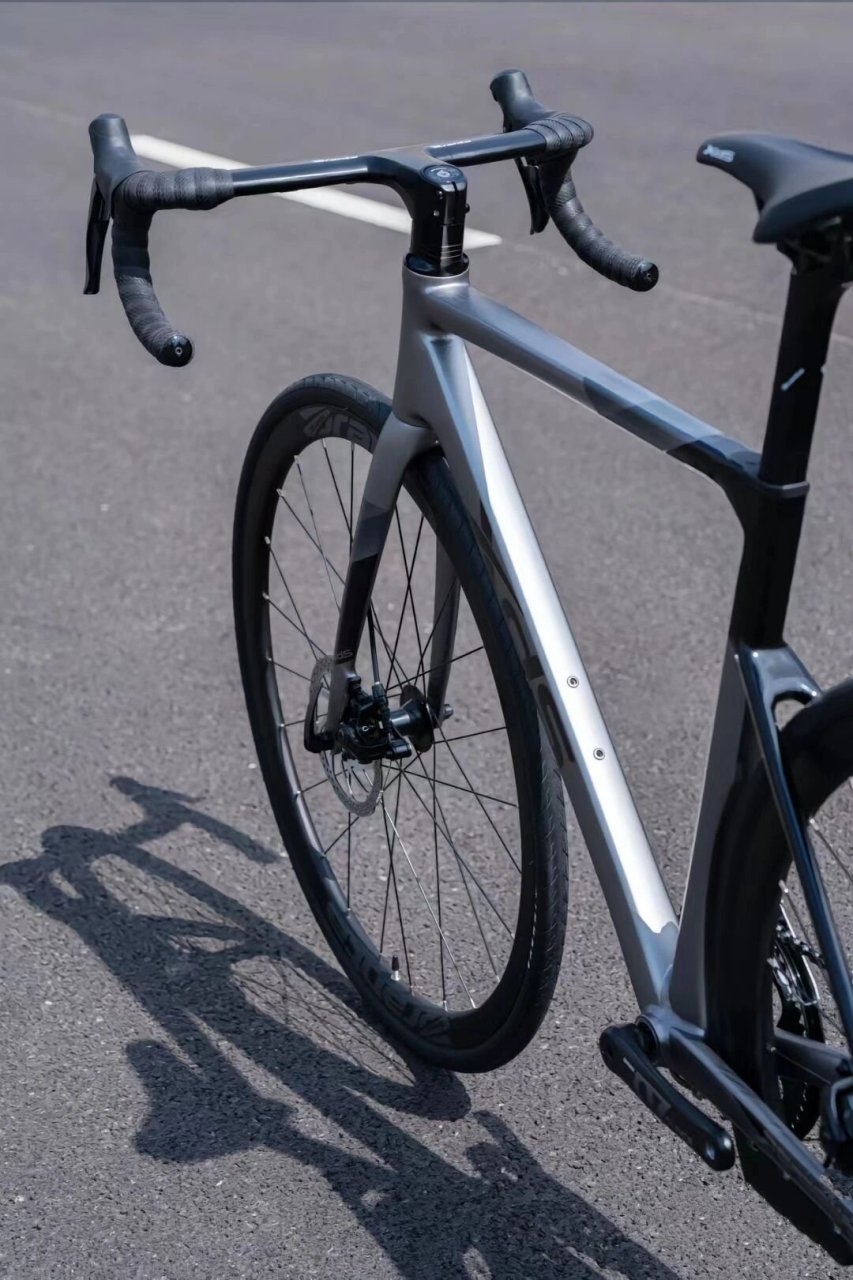 喜德盛rs350 喜德盛rs350灰黑色,配置在最后一张图.零售价:3598元 过