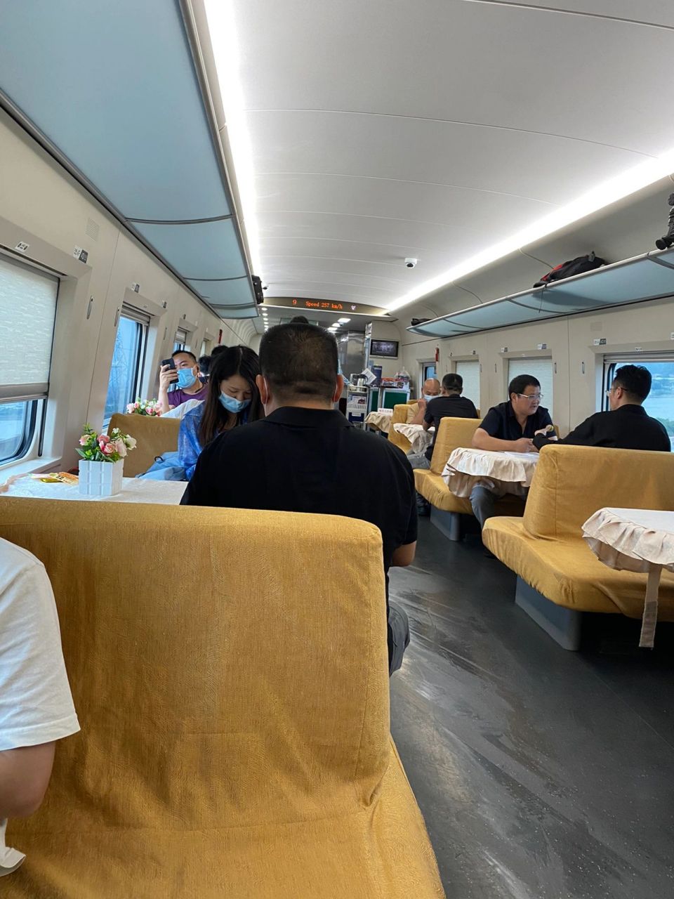 第一次知道高铁餐车免费坐 只有我一个人知道这个神圣的8号车厢,原来