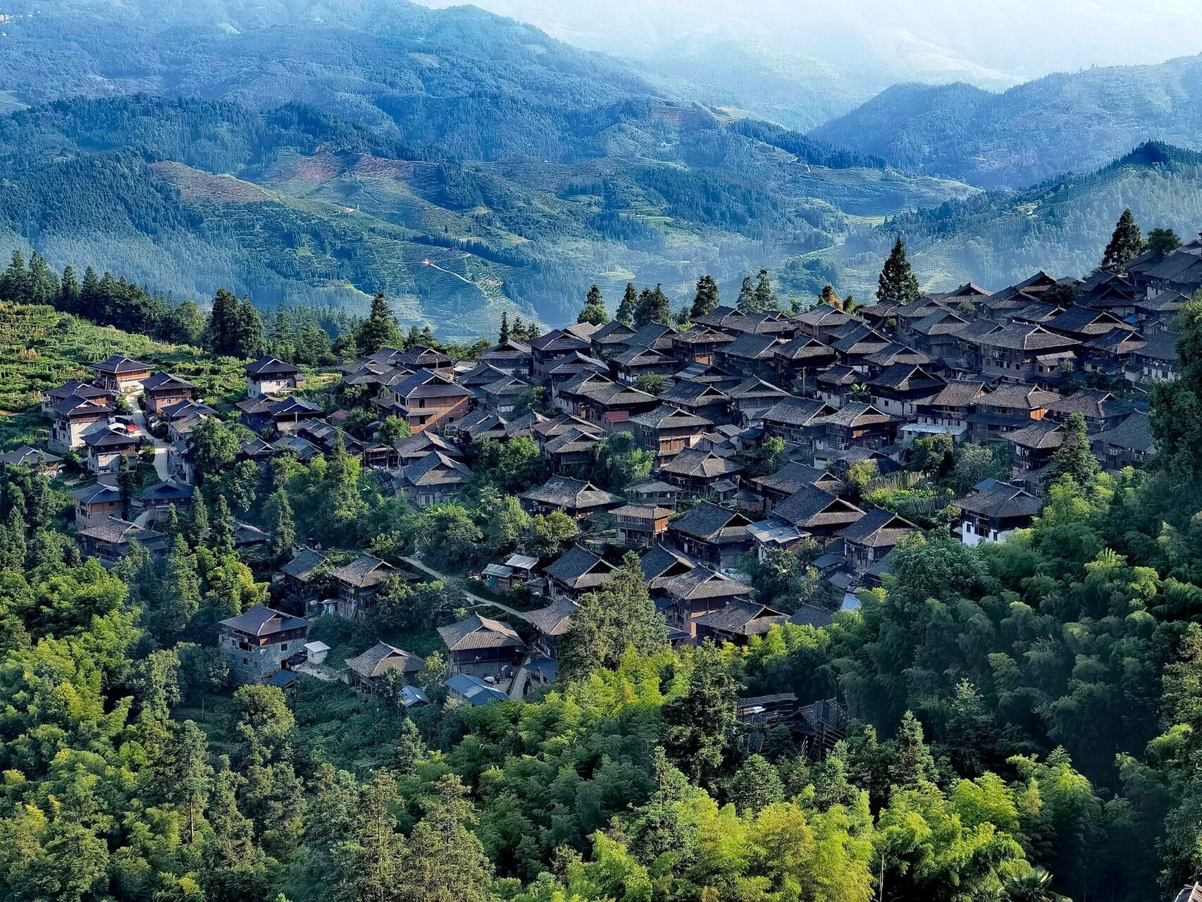 贵州旅游|岜沙苗寨7215手机摄影 岜(bia)沙·苗寨 	 "望得见山