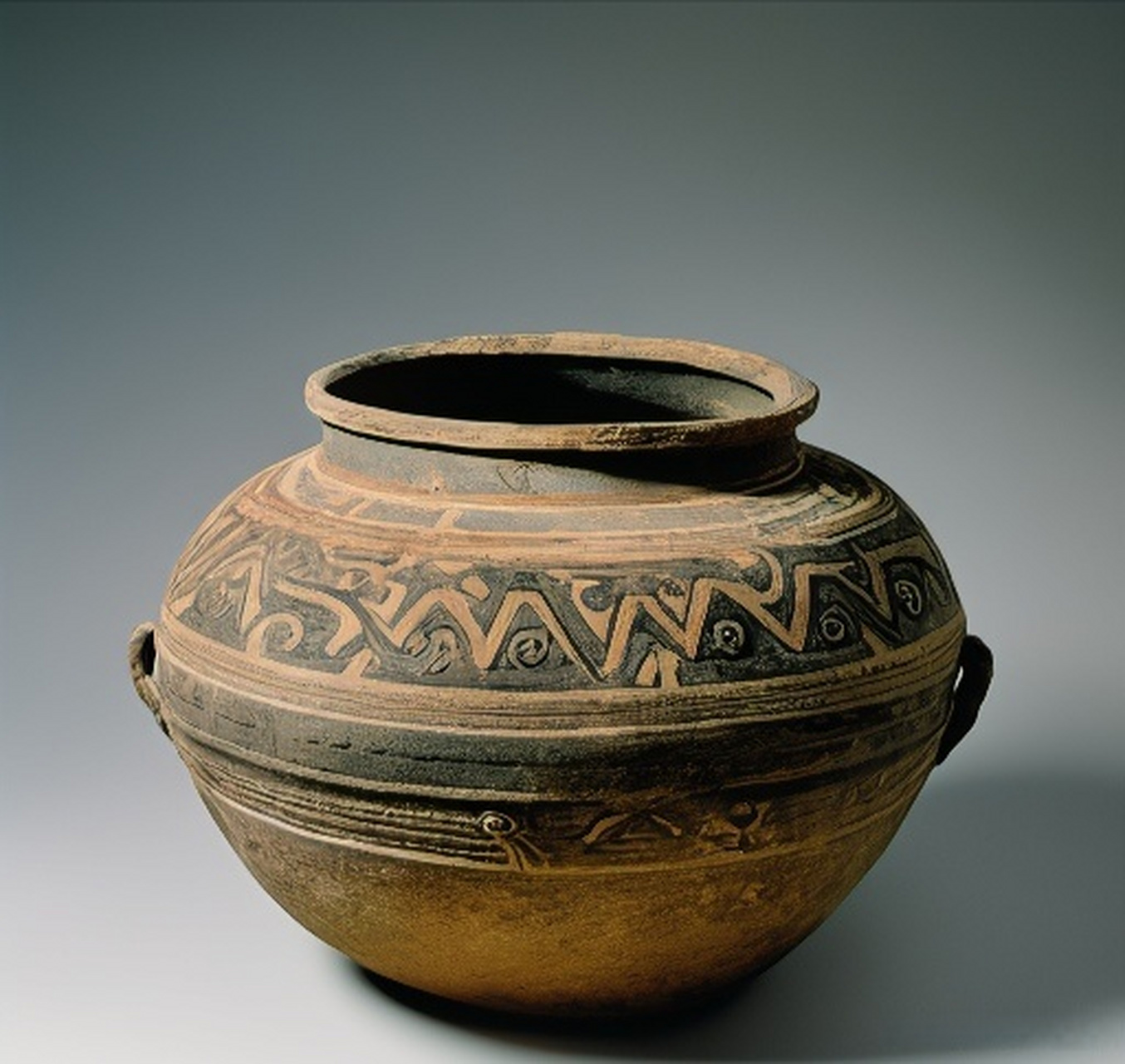 商朝龙纹陶罐