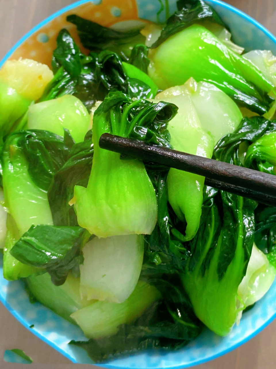 清炒青菜(冬天的青菜最好吃) 清炒青菜 食材:青菜,食盐,鸡精,食用油