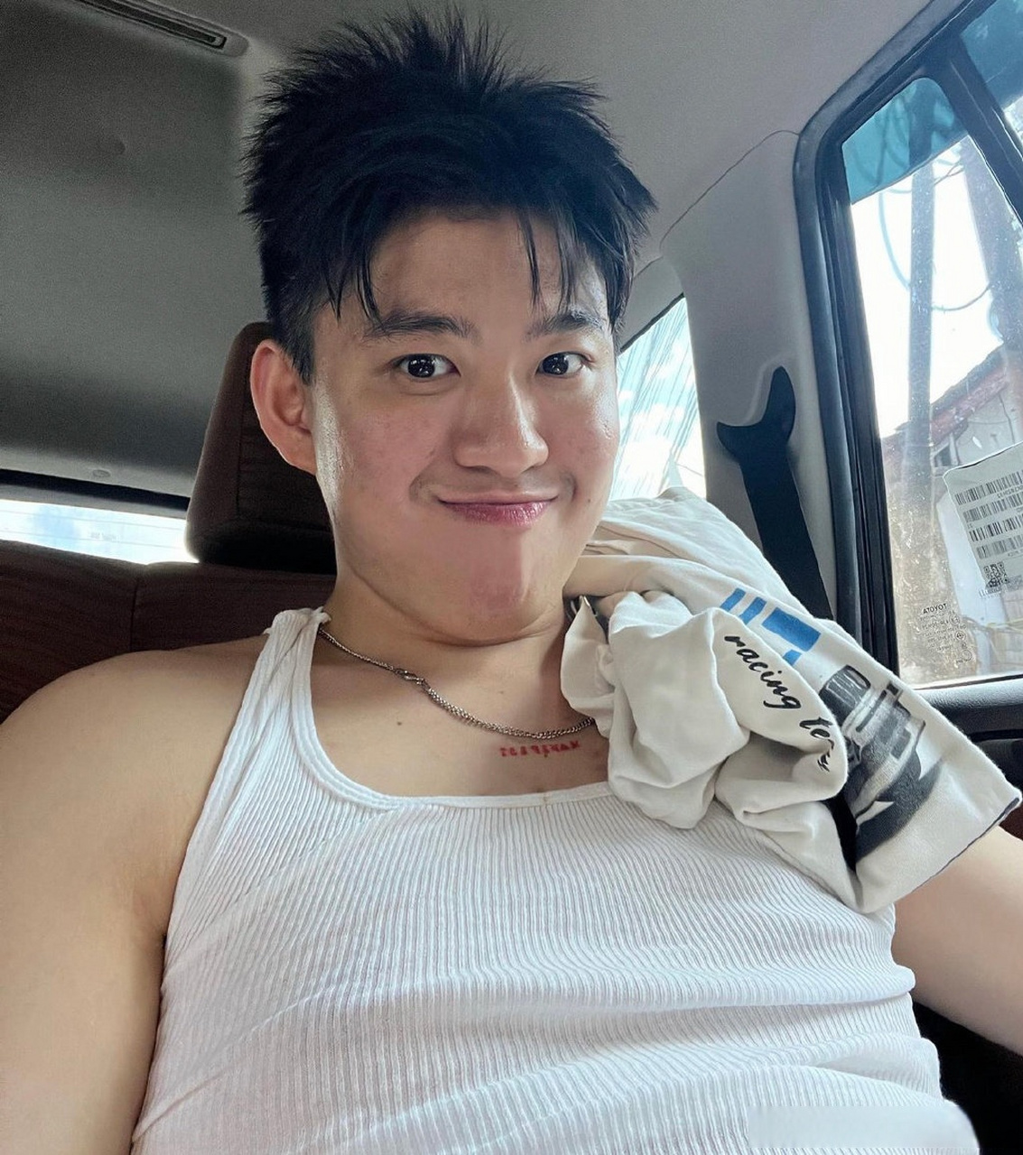 太乖咯!rich brian的最新自拍已出炉  好可爱的小七呀  #richbrian