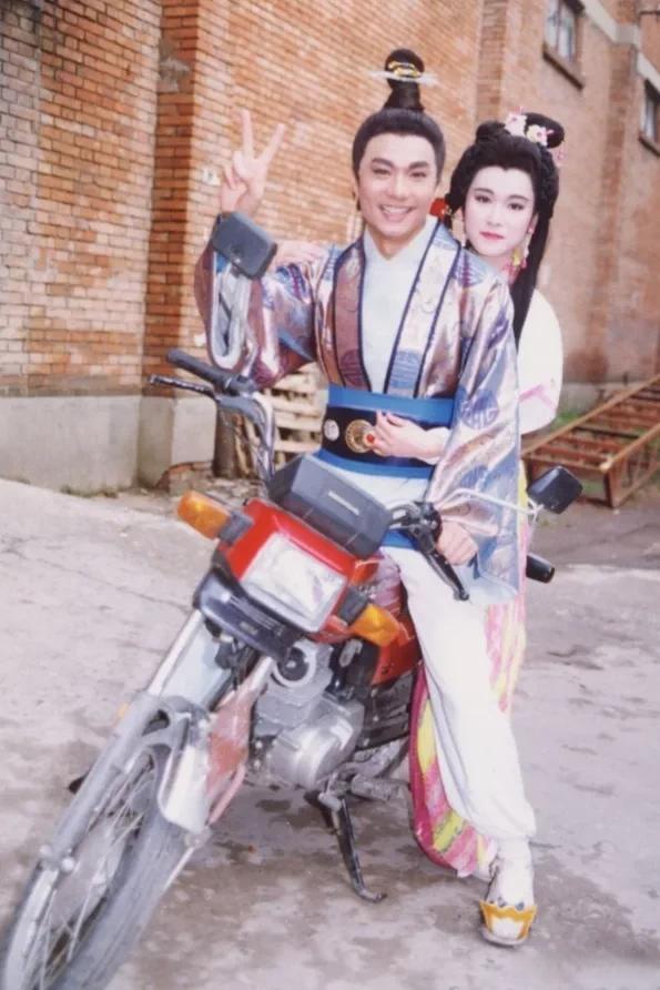 好穿越的一张照片,一个是最帅李世民林俊贤,一个是最美长孙皇后童爱玲