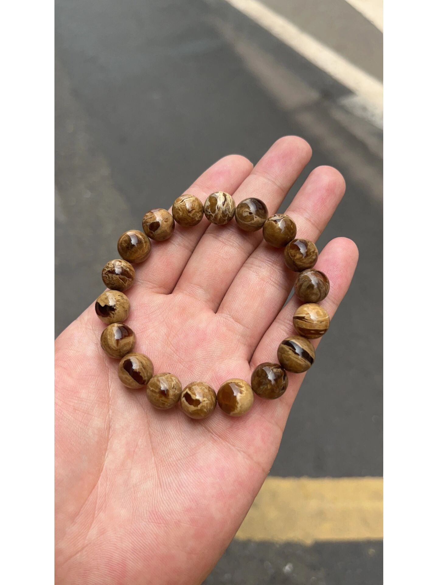 缅甸白根溶洞(性价比最高的琥珀) 11mm的珠子,一条不过千.