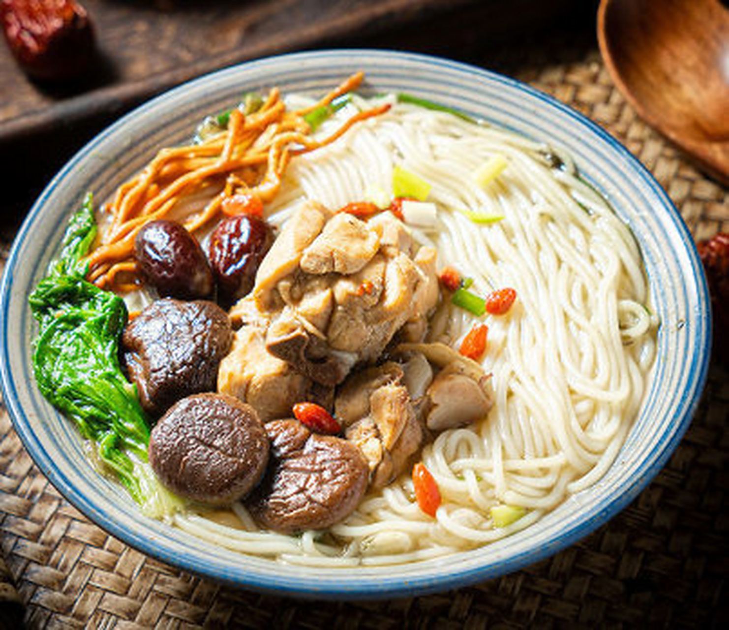 稻花香过桥米线方便粉丝*6桶,19.9入!    宅家4分钟嗦粉!