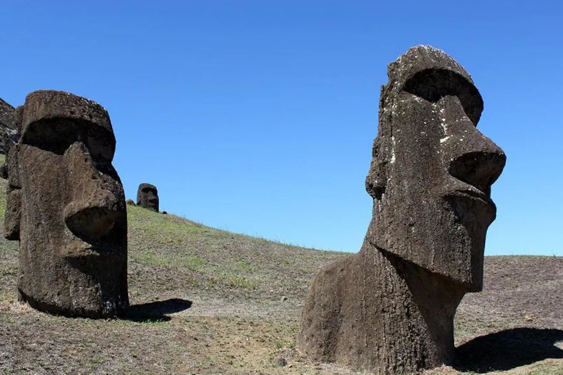 揭秘复活节岛石像:探索史前文明之谜!