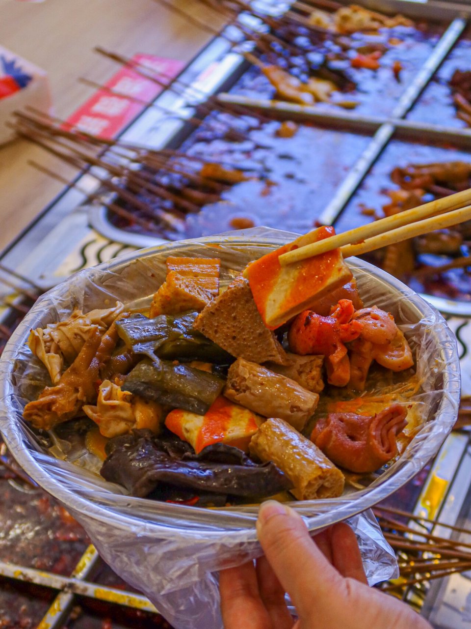 重庆美食97宝藏脏摊儿麻辣烫1元1串|人均20 芒果终于在重庆吃到脏摊