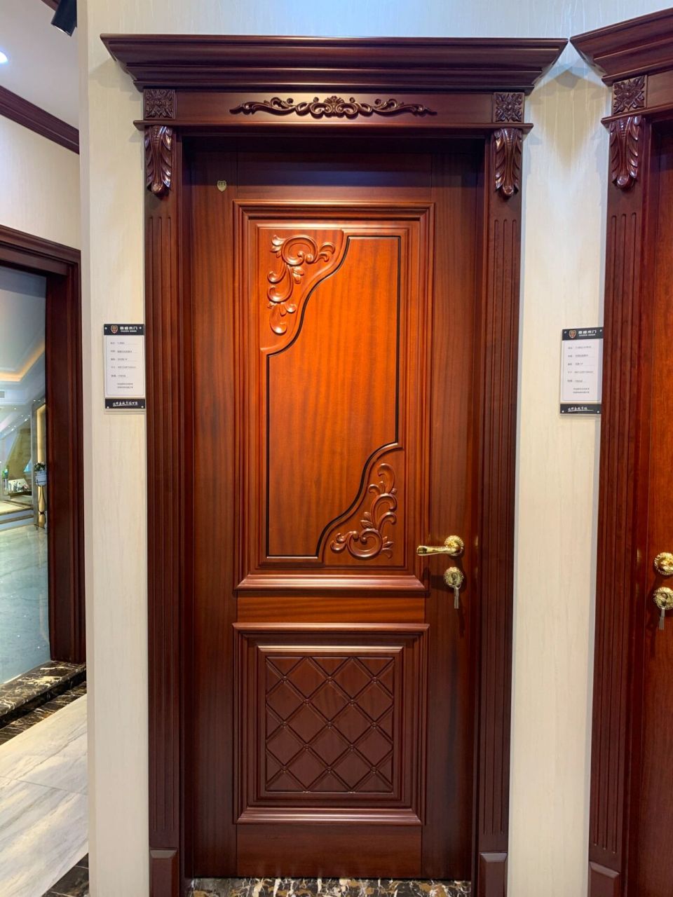 刚果沙比利原木门                             沙比利色泽呈红褐色