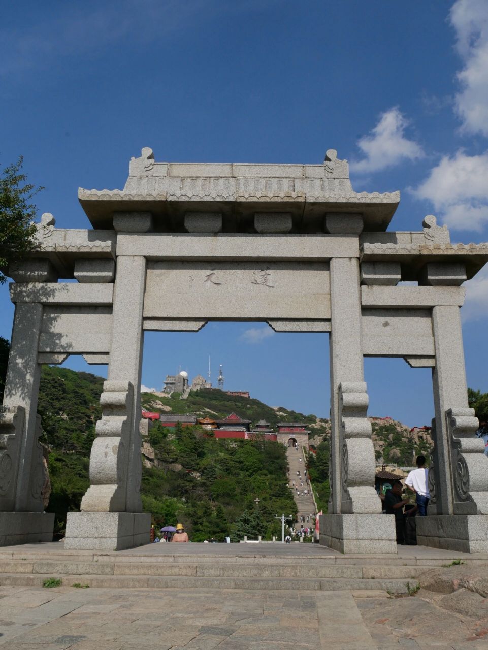 爬山路线:天外村-中天门-十八盘-南天门-天街-玉皇顶  泰山门票