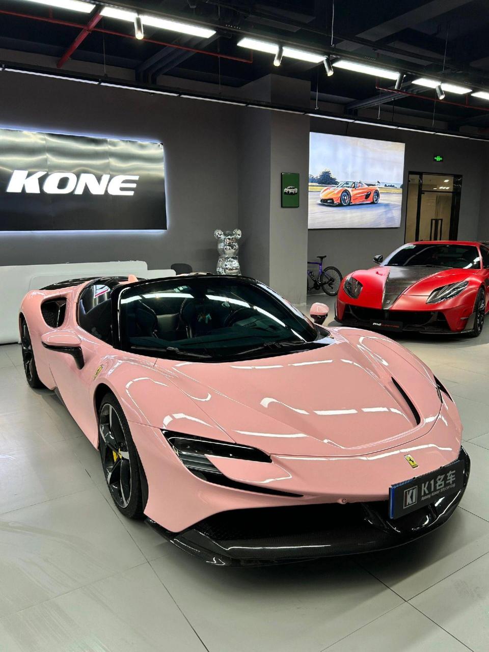 法拉利sf90～顺丰快递签收～不得不说,新科技真的香～新的内饰,还是