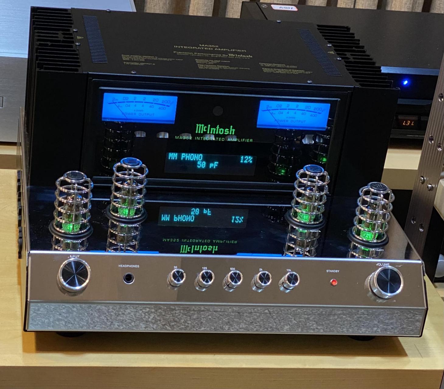 麦景图 mcintosh  ma352 经典合并功放, 前胆后石设计,功率每声道200w