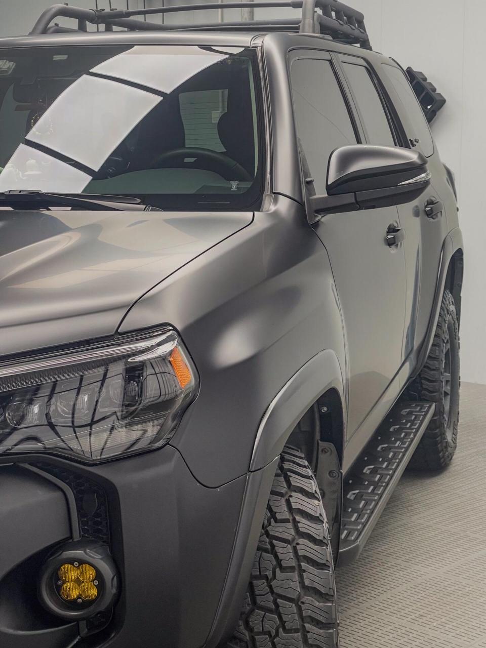 丰田超霸  哑光黑武士.