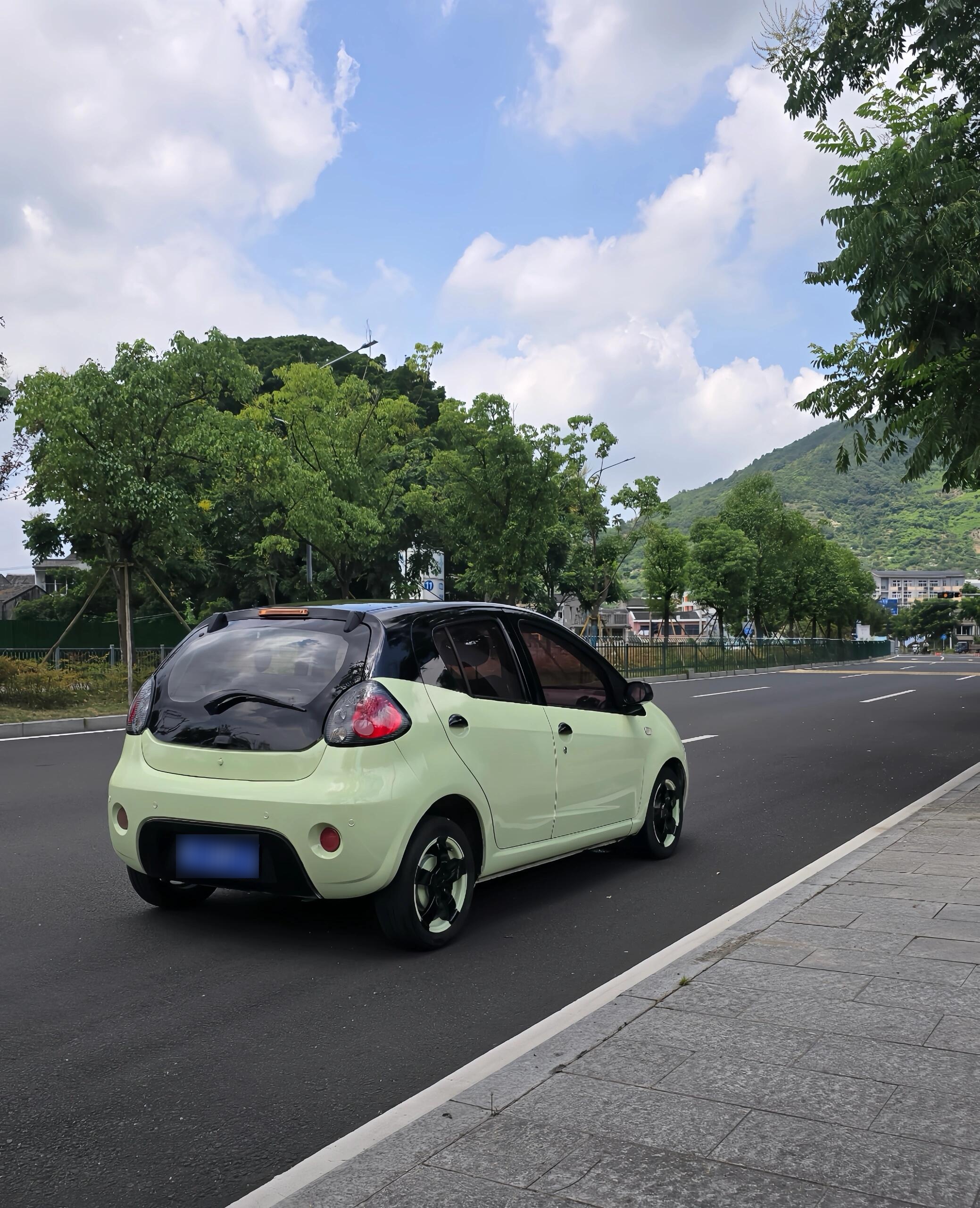 一万多元!小型燃油车女士自动挡