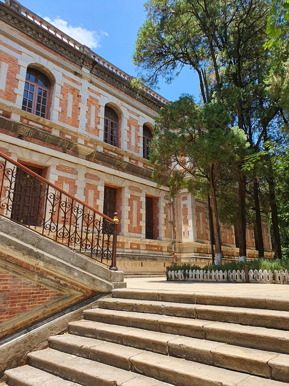 昆明|#云南大学东陆校区[poi]#终于开放了        云大其实也是一个一