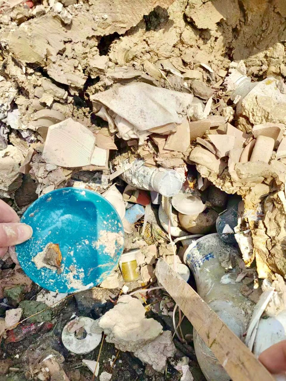 在景德镇捡垃圾 偶然间刷到的去景德镇捡废弃的陶瓷,也兴冲冲的去玩了