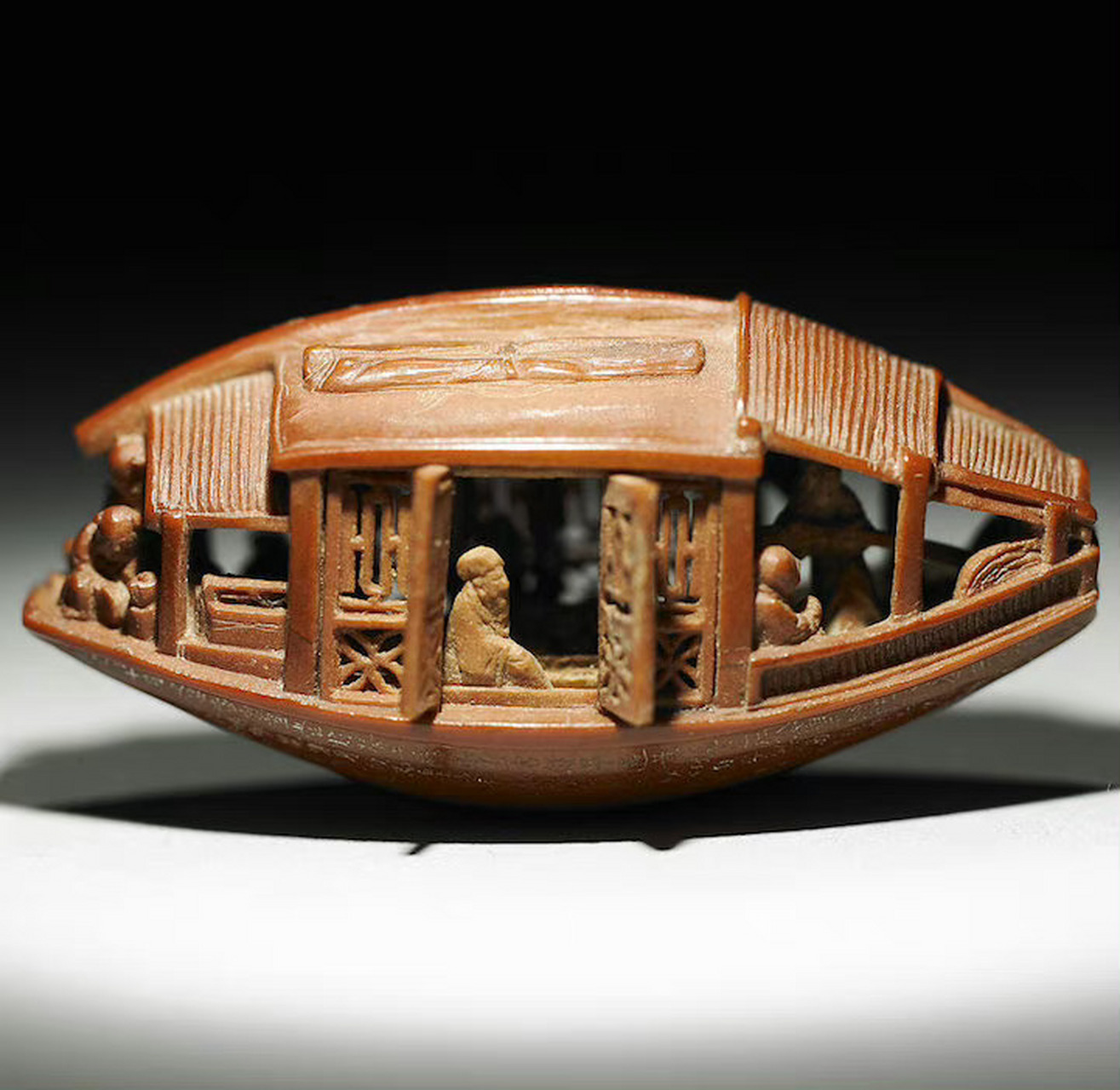 【真61核舟记】 - 1727年由陈祖昌先生雕刻的橄榄核雕,他在17×34