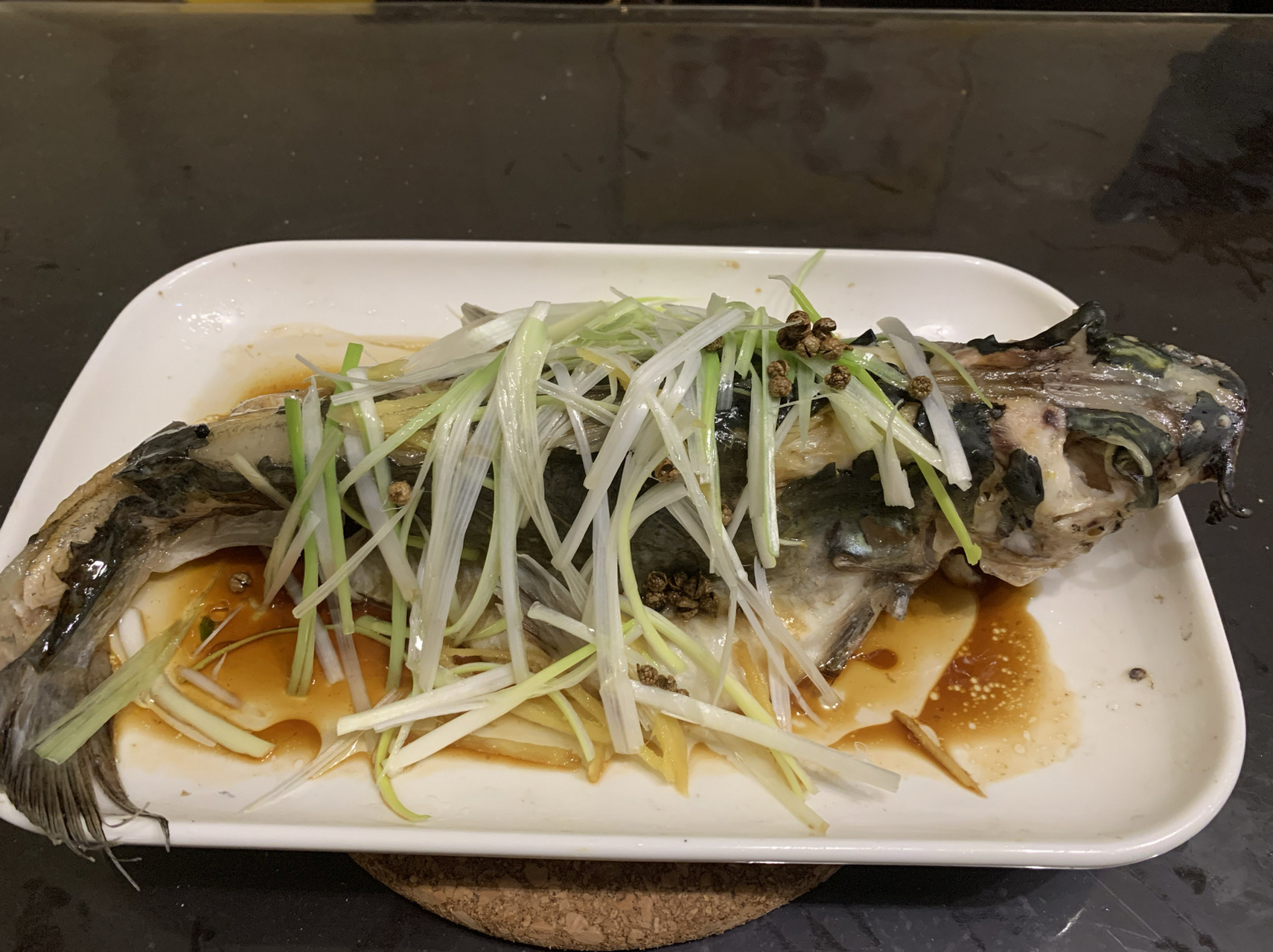 蒸炖锅清蒸钳鱼 本想买条鲈鱼,哪晓得超市只剩钳鱼,买了一条一斤多一