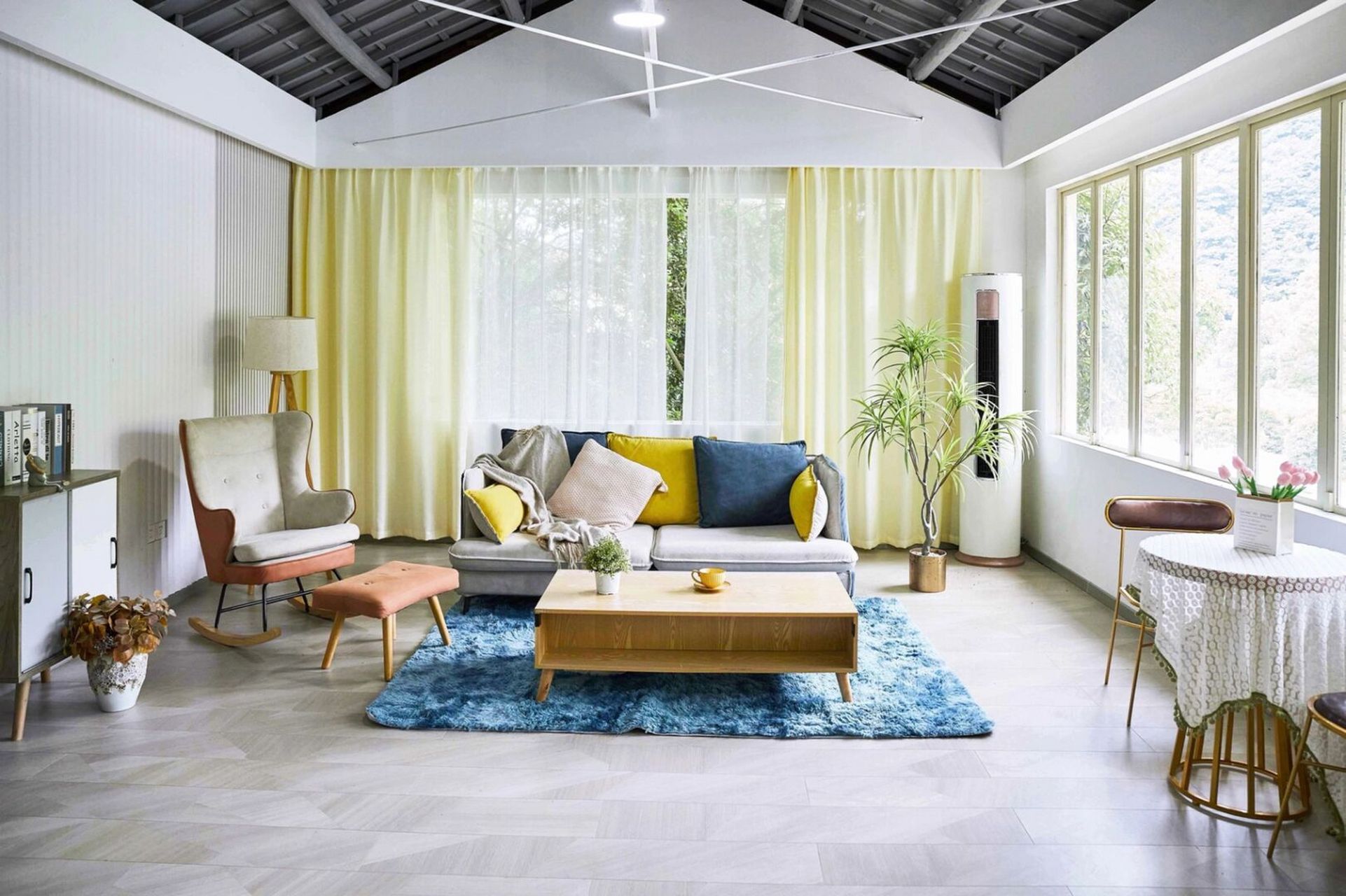 新做的阳光房画室和家居陈设,夏日里的小清新.